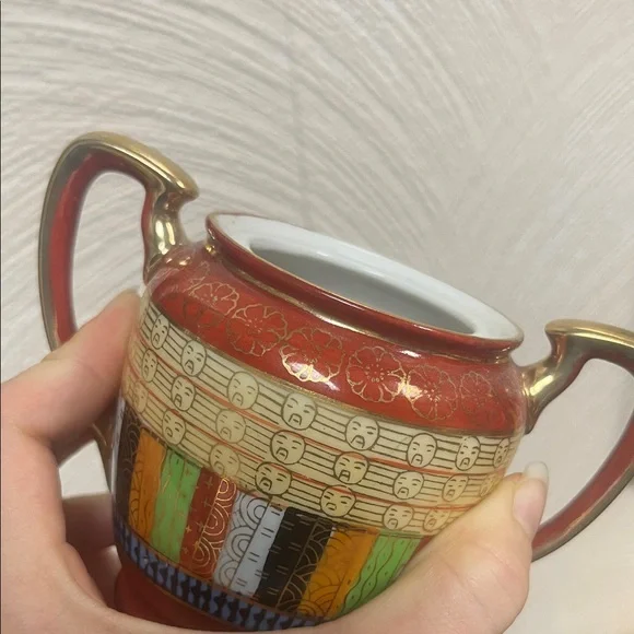 Elegant Vintage Multicolor Ceramic Vase with Gold Accents - Picture 7 of 8